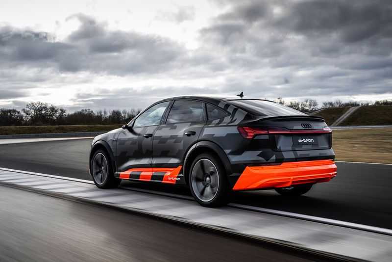 Die Durchzugskraft erreicht 973 Newtonmeter. (Bild: Audi)