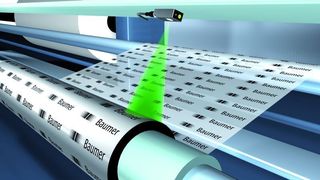 Für jede Messaufgabe des Kunden die passende Sensortechnik anzubieten, ist das erklärte Ziel bei Baumer. Hier erfasst ein messender Ultraschallsensor den Rollendurchmesser von Folien. (Archiv: Vogel Business Media)