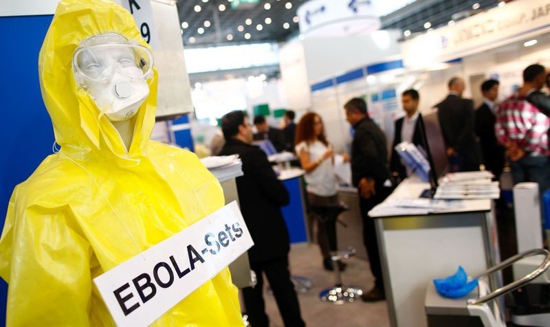 Ein klassisches Thema der Medica: Hilfs- und Verbrauchsmittel. 2014 ist das Thema Ebola im Fokus der medialen Berichterstattung – und natürlich auch Gegenstand der Fachmesse. (Bild: Messe Düsseldorf/C. Tillmann)