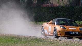 Auf der Fahrt zum Siegerpodest: Hans Haslreiter und Copilot Wolfgang Schöner aus Oberbayern während der 3. Nordeuropäischen E-Mobil-Rallye (Bild: Eco-Mobility e.V.)