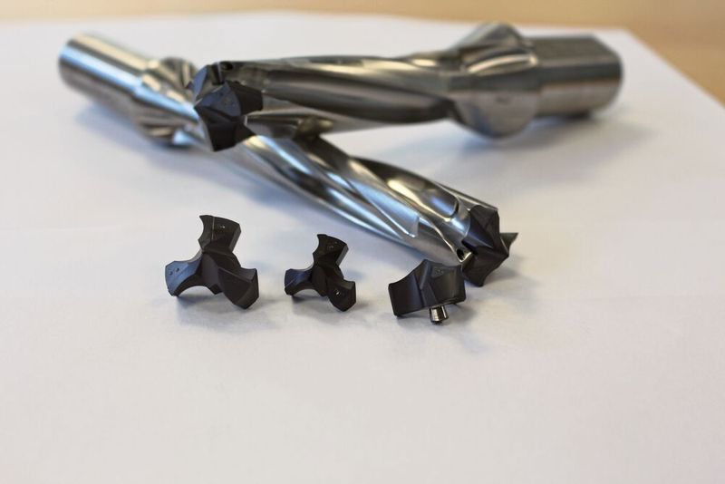 Zum Einsatz kamen zwei Logiq-3-Cham-Wechselkopf-Bohrer mit 25 und 21 Millimetern Durchmesser. (Bild: Iscar)