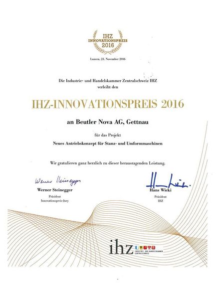 «Die verschiedenen Innovationen in der Entwicklung der neuen Antriebstechnologie für Stanzautomaten sowie die damit erreichte Steigerung der Ausbringungsmenge und der Energieeffizienz haben die IHZ‐Jury überzeugt.» Jury-Präsident Werner Steinegger. (Schuler)