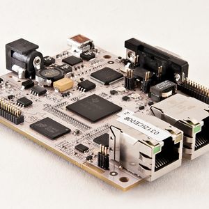 Bild 1: Das ICE-Modul implementiert einen Single-Board-Computer mit industriellen Schnittstellen. Neben CAN und Profibus sind verschiedene über Software definierbare Realtime-Ethernet-Protokolle möglich (Ethercat, Powerlink oder Profinet).