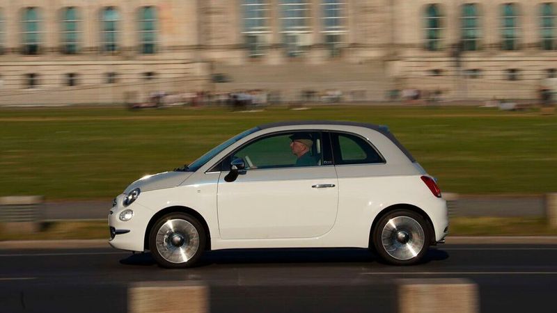 Platz 1 im Mini-Segment im Oktober 2021: Fiat 500, 2.461 Neuzulassungen (Bild: Fiat)