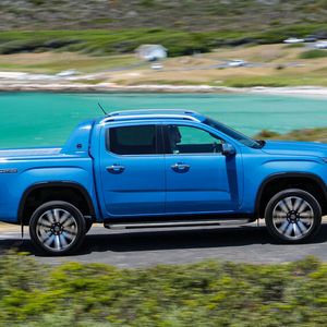 Nach Deutschland kommt der Pritschenwagen nur mit Doppelkabine.(Bild:  VW)