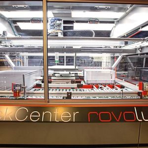 TGWs Pick Center Rovolution ermöglicht eine automatisierte Komissionierung für die Intralogistik.
