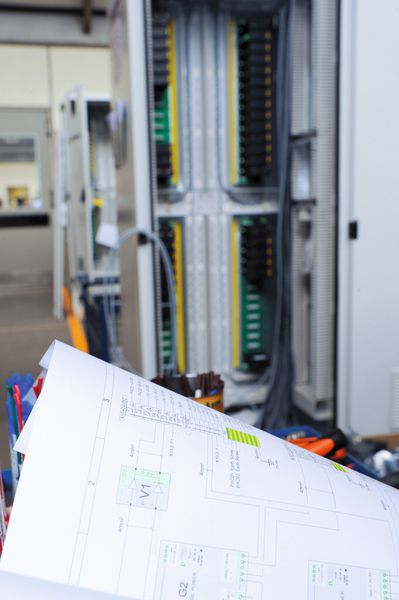 Bei der Schaltschrankprojektierung nutzt die Rolf Janssen GmbH die Vorteile eines datenbankgestützten Engineeringsystems. (Bilder: Rolf Jansen)
