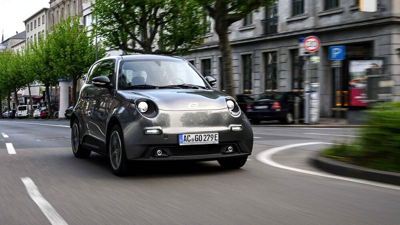 Der E-Go Life Next rollt in Aachen vom Band und bald zu den ersten Kunden. Mit ihm startet der E-Autohersteller neu.(Bild:  Next E-Go Mobile)
