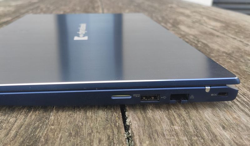 Zu den Schnittstellen zählt ein Gigabit-LAN-Anschluss. (Bild: Vogel IT-Medien)