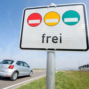 Feinstaubalarm, Umweltplaketten und drohende Fahrverbote in Innenstädten: Bosch-Geschäftsführer Rolf Bulander spricht sich vor allem für eine einheitliche Vorgabe aus – statt einem „Flickenteppich von Vorschriften“.