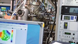 Ein Blick auf die Sputteranlage an der RUB, mit der die Materialbibliotheken hergestellt wurden. (Bild: Christian Nielinger)