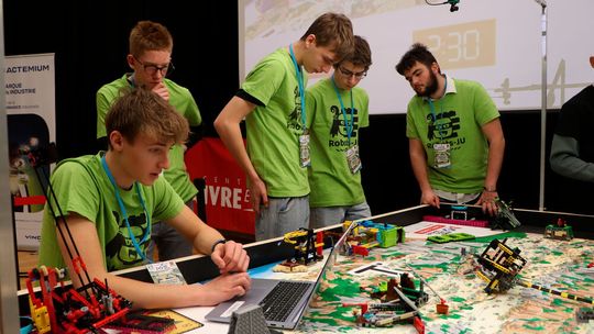 La finale suisse du concours de robotique First Lego League se tiendra le 21 février 2026 au Forum de l'Arc à Moutier.(Source :  Robots-Ju)