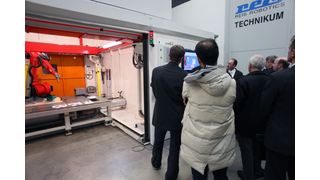 Die Teilnehmer des Reis-Infotages waren von der hohen Produktivität des Laserschweißens mit Robotern beeindruckt.  (Bild: Reis)