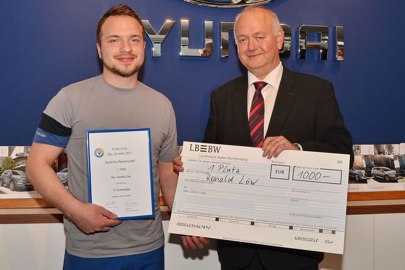 Der beste Hyundai-Techniker kommt mit Ronald Löw aus dem Autohaus TG Automobile in Kaiserslautern. (Hyundai)