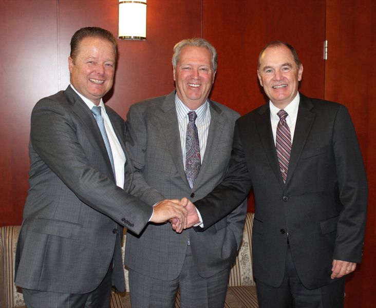 Lütze übernimmt US-Kabelhersteller DGC. V.l.n.r: Udo Lütze, Don Irving, Jürgen Seybold. (Bild: Lütze)
