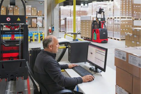 (Der Linde L-Matic-Hubwagen wird von der Supervisor-Software als einzelnes Fahrzeug oder innerhalb einer Fahrzeugflotte gesteuert. Bild: Linde Material Handling)