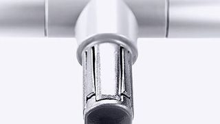 Das montagefreundliche Innenspannsystem der BR-Rohrverbinder ermöglicht die schnelle Installation von Geländern mit bündigen Verbindungen. (Bild: Ernst Brinck)