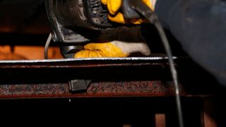 Die Jehle Technik GmbH setzt bei ihren Arbeiten auch auf den handgeführten Nibbler Trutool N700. (Bild: Trumpf)