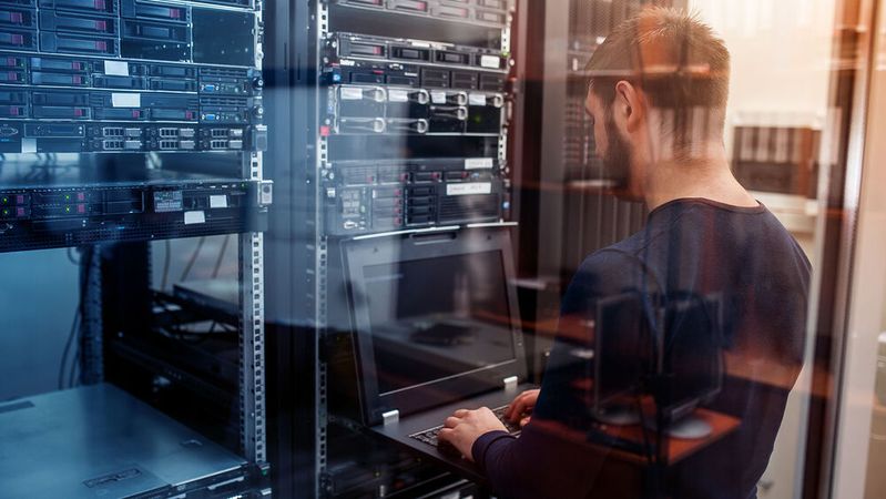 Ein unsicherer Fernzugriff für Servicetechniker reichte in einem Praxisfall fast aus, um die Produktion stillzulegen. Erst rechtzeitiges Monitoring verhinderte den Ausfall.(Bild: ©  kiri - stock.adobe.com)