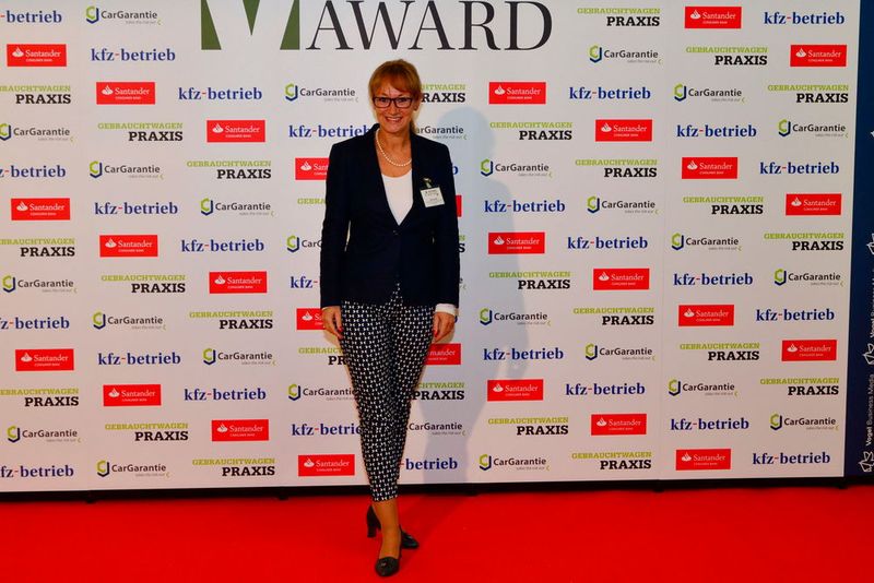 Sylvia Gerl von der Bundesfachschule für Betriebswirtschaft im Kfz-Gewerbe (BFC) traf in Würzburg viele ehemalige Schüler. (Bild: Vogel Business Media)