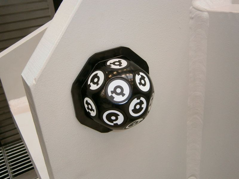 Einer der optischen Marker, mit denen das Vset-System kooperiert, in der Nahaufnahme. (Königsreuther)