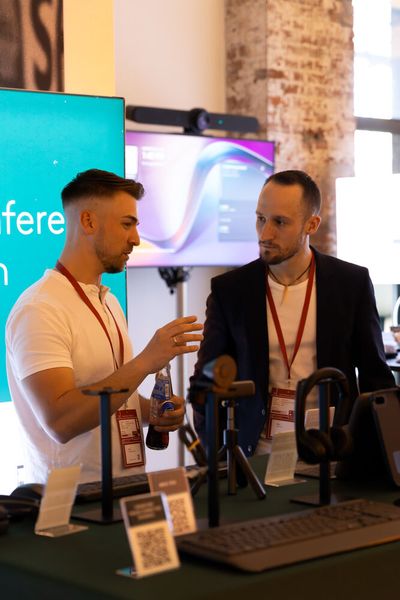 An den Ständen informierten die jeweiligen Hersteller über ihre Produkte.  (Bild: Littlebit)