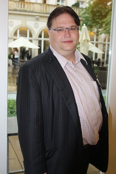 Michael Voos, PCS AG (Aussteller): „Ich bin bereits zum dritten Mal mit vollem Enthusiasmus dabei. Neben den World Hosting Day ist das das wichtigste Branchen-Event. Der Mix der Teilnehmer reicht von Hoster, Betreibern, Distributoren und Venture-Capital-Gebern, weshalb man hier von effektiven Netzwerken sprechen kann. Ich bin mit der Intension hergekommen unser Produkt Business for SaaS bekantter zu machen – dafür sind wir sogar für einen Award auf der Veranstaltung nominiert.“ (IT-BUSINESS / Sarah Maier)