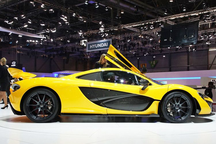 Rares Vergnügen: Der McLaren P1 ist auf 375 Exemplare limitiert. Der zweisitzige Hybrid-Sportler holt aus seinem mittig platzierten 3,8-Liter-V8-Turbomotor eine Systemleistung von 673 kW/916 PS und beschleunigt in nur 17 Sekunden von 0 auf 300 km/h. (Foto: sp-x)