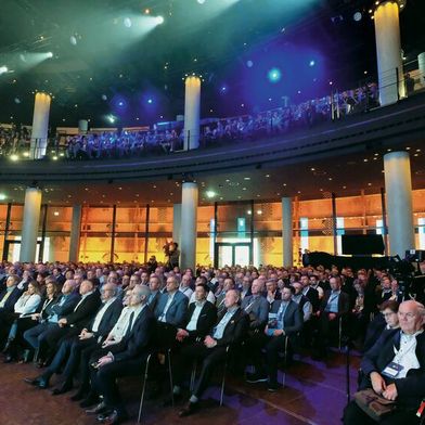 Wie schon 2025 erwarten ZDK und BIV wieder viele Gäste zu ihrem Neujahrsgipfel, der zum zweiten Mal im Gasometer in Berlin und im Anschluss an den DAT-Report stattfindet. (Bild: Christian Kruppa)