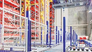 Die Antischwingungs-Software verhindert leistungsbeeinträchtigende Mastschwingungen und macht Antipendel-Antriebe überflüssig. (Bild: Stöcklin Logistik)