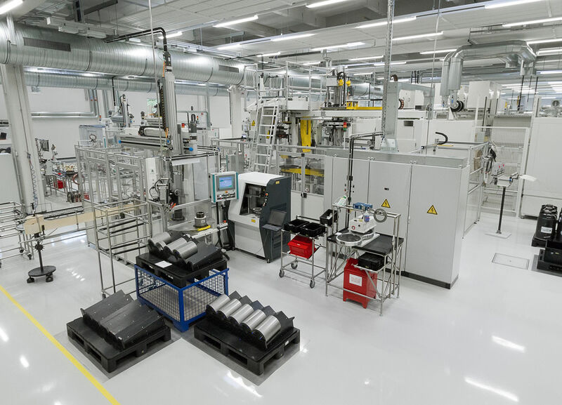 Siemens hat in seinem Werk in Bad Neustadt eine neue Produktionslinie zur Herstellung von Elektromotoren für Hybrid- und Elektrofahrzeuge eröffnet. Am Standort sind sowohl die Entwicklung als auch die Produktion der Motoren beheimatet. (Siemens)