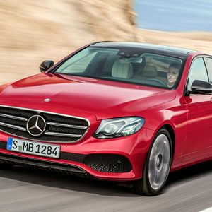 Der sparsamste Top-Politiker Deutschlands kommt aus Bremen. Bürgermeister Carsten Sieling setzt auf eine E-Klasse 220 d von Mercedes-Benz. CO2-Ausstoß: 102 g/km.(Foto:  Daimler)