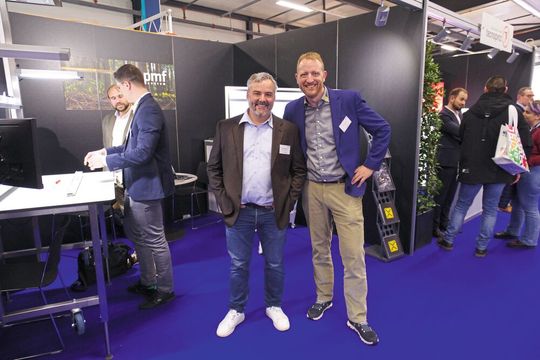 De g. à d. : Hervé Baechler, directeur des ventes et Lino Peverada, CEO et fondateur de PMF-System. (Source :  MSM)