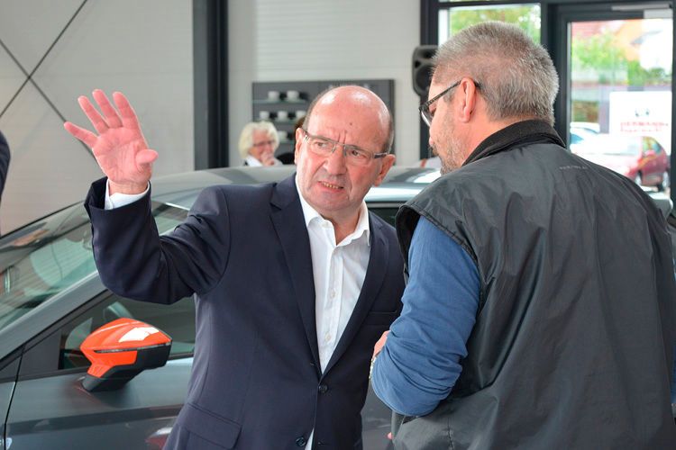 Firmenchef Wolfgang Hermann war während der Eröffnung bereits in seinem Element. (Foto: Grimm)
