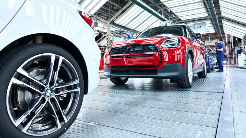 Effiziente Prozesse in der smarten Fabrik: Den aktuellen Stand der Industrie analysiert Rockwell Automation in einem Report.(Bild:  BMW)