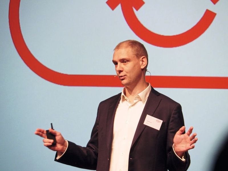 „Irgendwann wird die Situation bei Clouds unübersichtlich, weil zum Teil nur noch Datenströme hin- und hergeschoben werden“, Sebastian Gau, BASF. (Bild: Sabine Mühlenkamp)