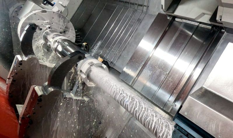 Innenbearbeitung mit Hochdruck-KSS bis 300 bar und mit sensorgestützten Systembohrstangen und Steuerungsintegration über die Niles-Simmons-eigene SPS-Schnittstelle.(Bild:  Niles-Simmons)