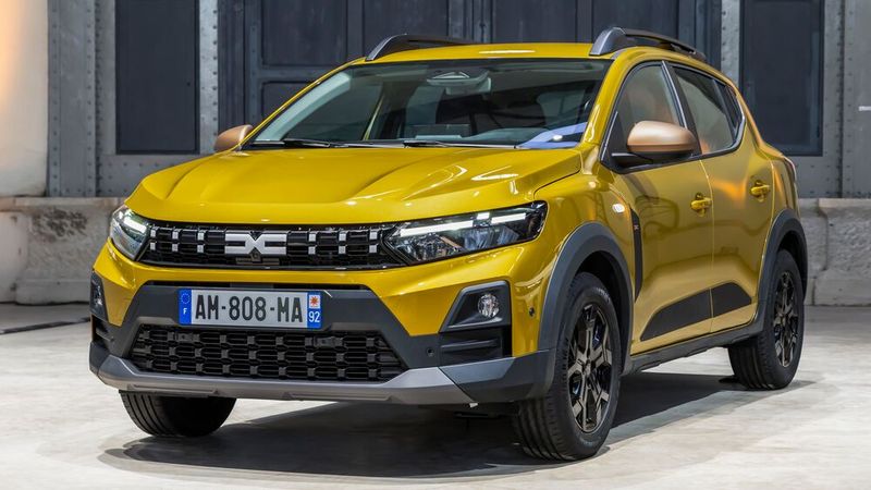 Auch der Sandero Stepway präsentiert sich optisch leicht aufgefrischt. (Bild: Dacia)