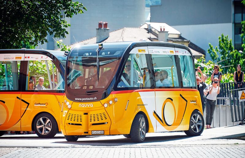 In der Schweiz verkehren bereits zwei autonome Shuttles im Testbetrieb auf einem 1,5 km langen Rundkurs und bedienen mehrere Haltestellen. (Deutsche Messe)