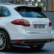 SUV-Thema sportlich umgesetzt: Die Außenhaut des neuen Cayenne wirkt dynamischer. (Archiv: Vogel Business Media)