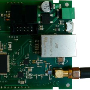 FunkPi: Die Kommunikation mit dem Raspberry Pi erfolgt über die UART-Schnittstelle, das Modul kann aber auch ohne Raspberry Pi betrieben werden. Zusätzliche externe Erweiterungen können über einen 26pol Pfostenstecker angeschlossen werden. Dieser enthält 8 analoge Eingäng, 8 GPIOs und 3 UART Schnittstellen.(Bild:  1.A Connect)