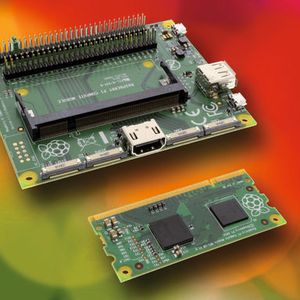 Raspberry Pi Compute Development Kit: Compute Modul (unten) und E/A-Entwicklungsplatine sind die Industievariante, eingeführt 2014. Auch diese nutzen den Broadcom-SoC Singlecore 2835 mit ARMv6/ARM11 und zählen zur Familie Raspberry Pi 1 mit 700 MHz Takt und 512 MB DDR2-RAM, 4 GB eMMC(Bild:  RS Components)