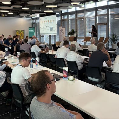 Wie verändert künstliche Intelligenz die Art und Weise, wie wir Produkte entwickeln, testen und validieren? Diese Frage und mehr diskutierten die Teilnehmer in Neckarsulm bei Bechtle PLM. (Bild: Bechtle PLM)