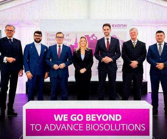 From left to right: Heiko Mennerich (Head of Next Generation Technologies at Evonik); Marco Trisciuzzi (Managing Director of the German-Slovak Chamber of Commerce); Guido Skudlarek (Head of Evonik Health Care Business Line); Lauren Kjeldsen (Member of the Executive Board of Evonik and Chief Operating Officer Custom Solutions); Ondrej Lunter (Regional President of the Banská Bystrica Self-Governing Region); Miroslav Havlik (General Manager of Evonik Fermas s.r.o).; and Roland Lamper (Mayor of Slovenská Ľupča)(Source:  Evonik)