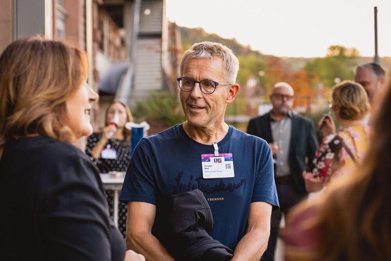 Impressionen vom 24. Würzburger EMS-Tag: Im Mittelpunkt standen aktuelle Branchenthemen, praxisnahe Impulse und insbesondere der persönliche Austausch innerhalb der EMS-Community. (Bild: Stefan Bausewein)