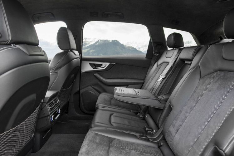 Fahrer wie Passagiere nehmen in äußerst komfortablen Sitzen Platz und verfügen über viel Bewegungsfreiheit. (Foto: Audi)