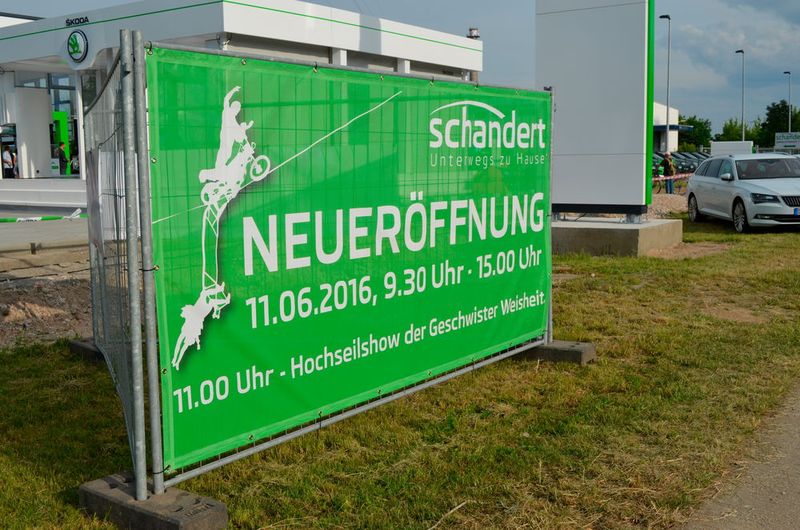 Zur Neueröffnung hatte Schandert von 9.30 bis 15 Uhr zum Tag der offenen Tür geladen –  laut Geschäftsführer Jürgen Schadert mit mehrtausendfachem Zuspruch aus der Bevölkerung. (Bild: Grimm/»kfz-betrieb«)