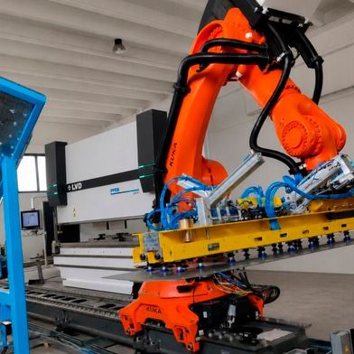 Die moderne Automatisierung verändert auch die Welt der Biegeprozesse. Um die passenden Systeme anbieten zu können, kooperieren jetzt die Spezialisten von LVD Company und REA Robotics. Hier die Details ... (Bild: LVD Company)