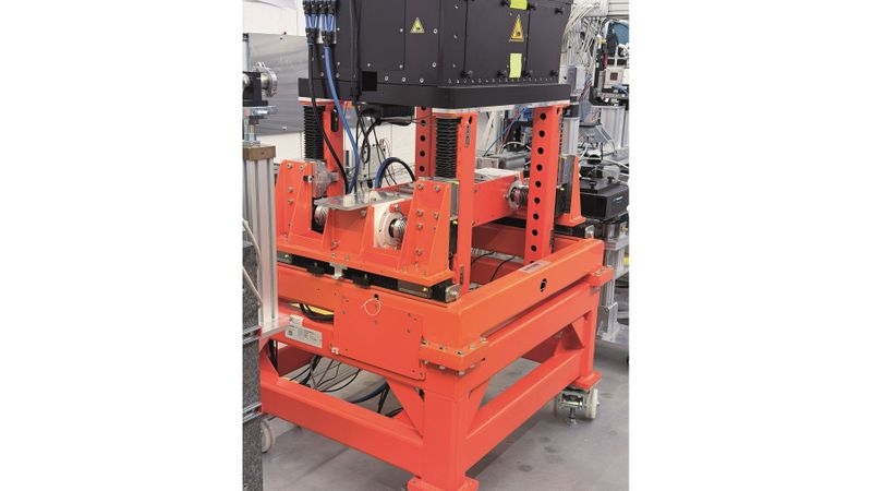 Auf diesem Positioniertisch verfährt die Hochgeschwindigkeitskamera mit einer Genauigkeit von ±2,5 Mikrometern. (Bild:   LEANTECHNIK AG)