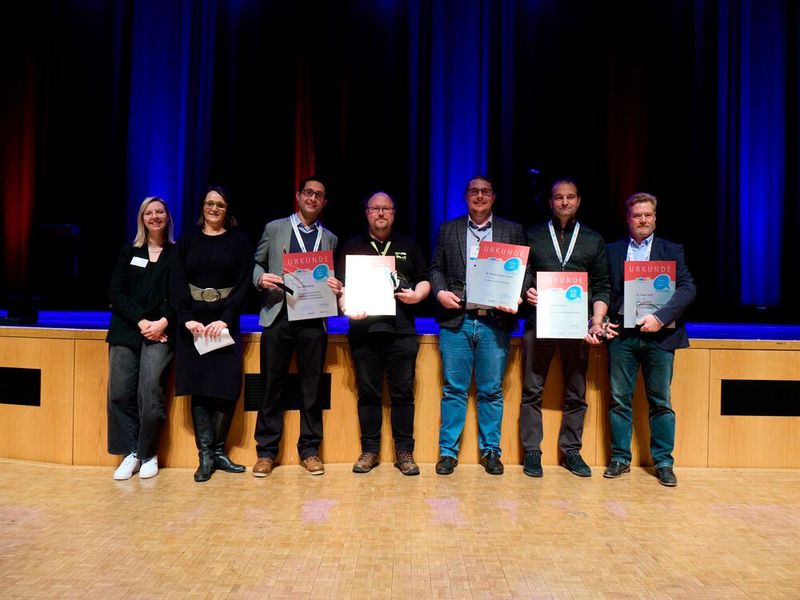 The Speaker Award 2023 was presented to: Jan Altenberg, Christian Wenzel-Benner, Dr. Simon Duque Antón (Newcomer Award), Frank Benkert, and Dr. René Graf (from left to right) (Image:Nicolas Det)